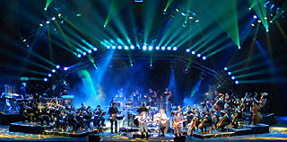 cr-07-stageandcrowd_small.jpg